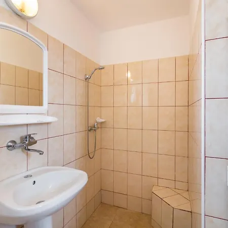 Gazde/Camere de închiriat Casa Luca 2 *