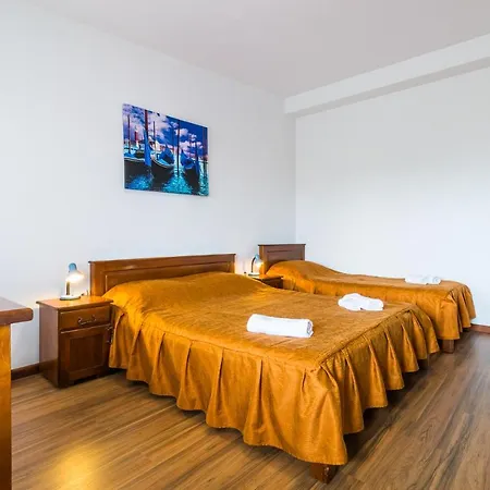 Gazde/Camere de închiriat Casa Luca 2