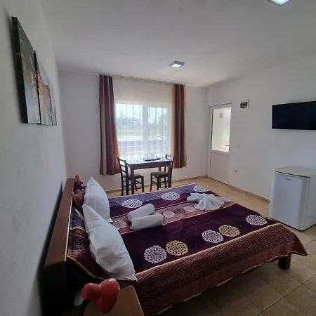 Gazde/Camere de închiriat Casa Luca 2 *