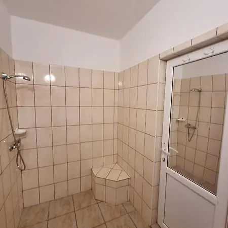 Casa Luca 2 Gazde/Camere de închiriat *